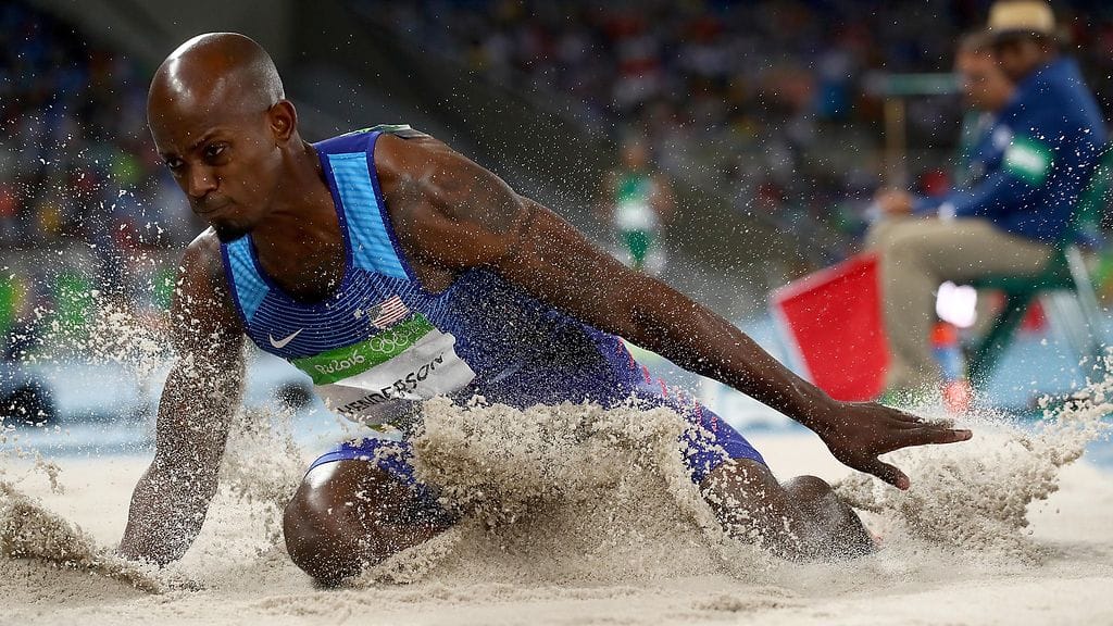 Jeff Henderson nappasi olympiakultaa viimeisellä hypyllä.