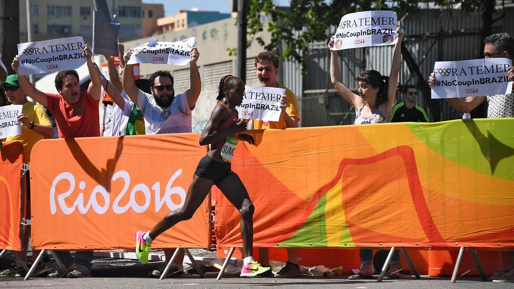 Rio protestoijat 2016 naisten maraton