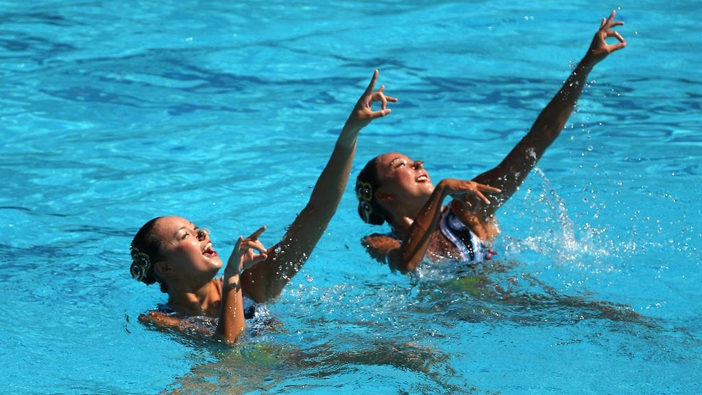 Kiinan Xuechen Huang ja Wenyan Sun tekivät suorituksensa kirkkaan sinisessä vedessä sunnuntaina.