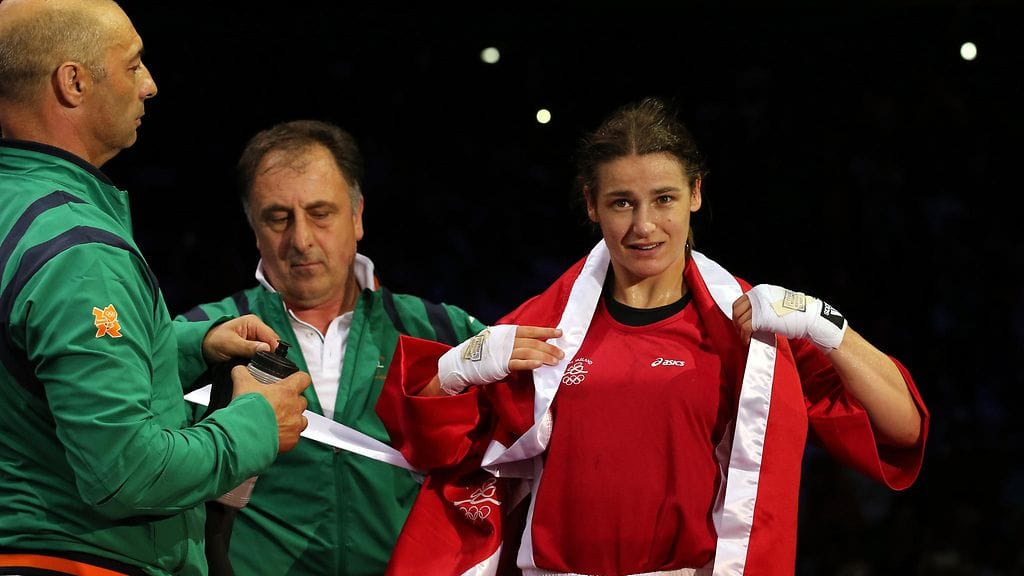 Katie Taylor on ajautunut yllättäviin tappioihin sen jälkeen, kun hänen isänsä ei ole enää seissyt kehäkulmauksessa.