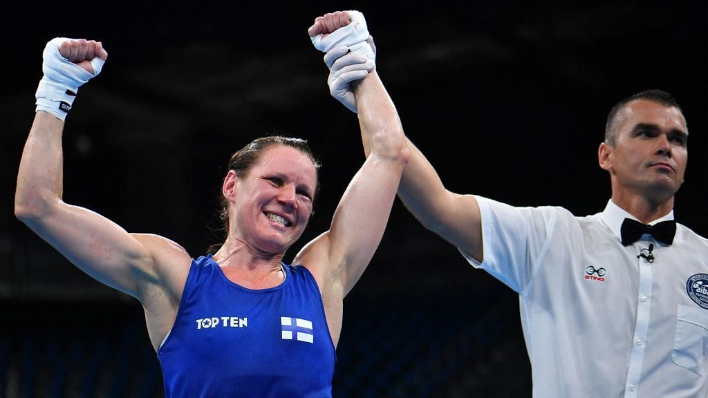 Mira Potkonen hakee mitalia nyrkkeilyn EM-kisoissa.