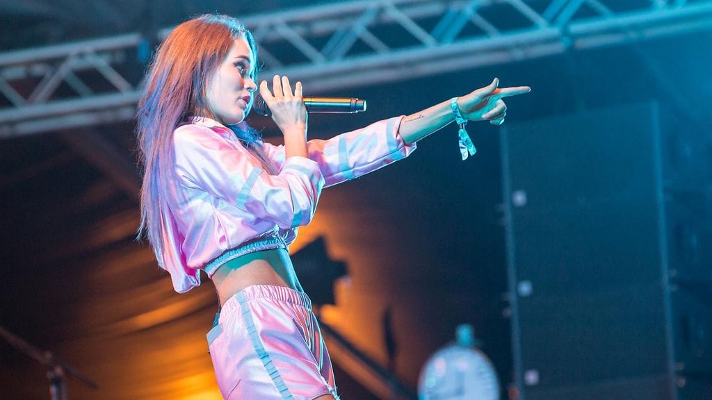 Sanni lavalla Provinssissa 30. kesäkuuta 2016.