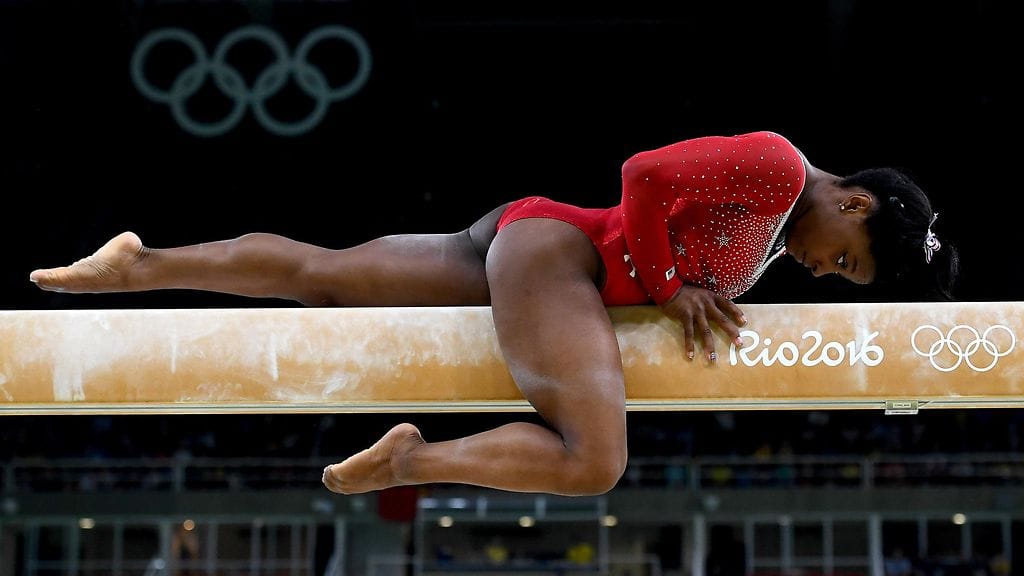 Puomi koitui Simone Bilesin kompastukseksi telinevoimistelussa.