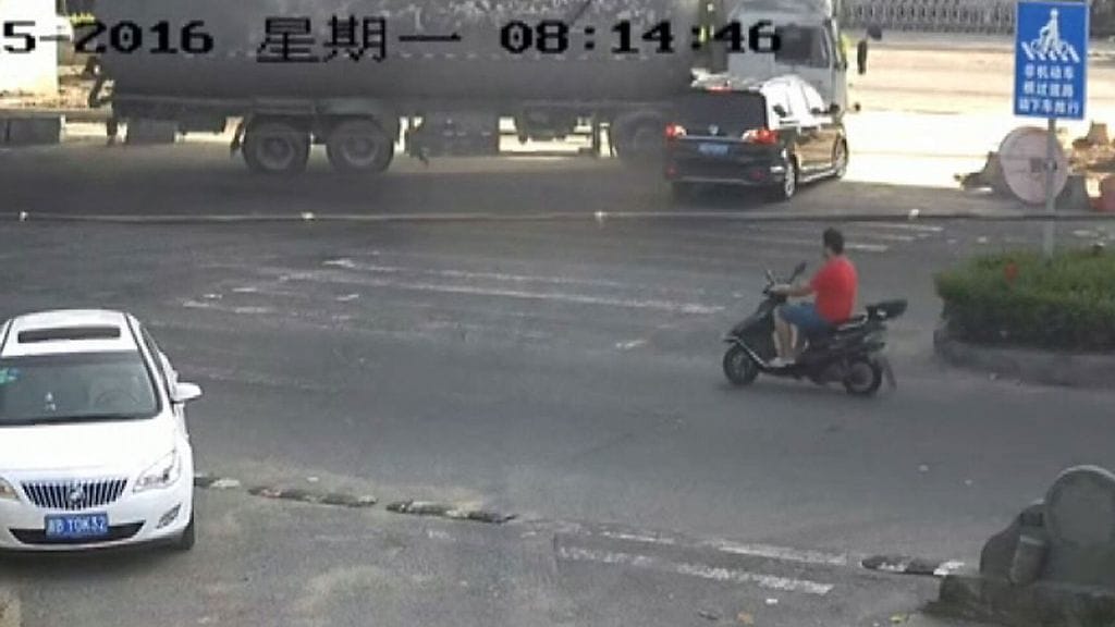 Kiina onnettomuus sementtiauto ja henkilöauto elokuu 2016