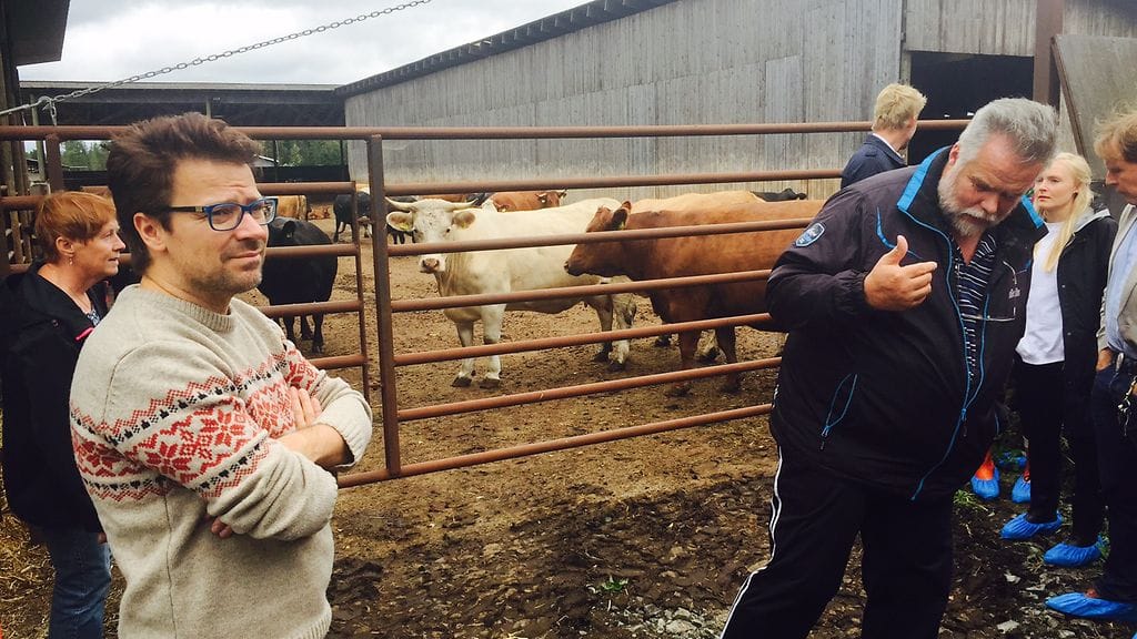 Maatalousyrittäjä Esa Tuura selvitti Vihreiden puheenjohtaja Ville Niinistölle maatalouden ahdinkoa.