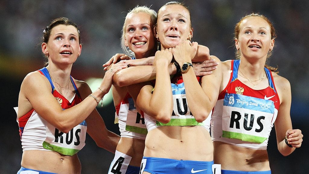Julia Tshermosanskaja (toinen oik.) kärähti jälkikäteen dopingista.