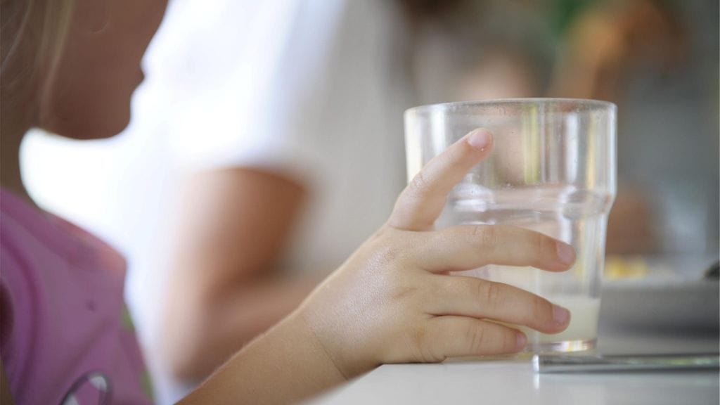 Akavan mukaan nykyistä joustavammalla perhevapaiden ja työn tekemisen yhdistelmällä naiset pääsisivät äitiysvapaalta nykyistä helpommin ja nopeammin kiinni työelämään. Kuvituskuva.