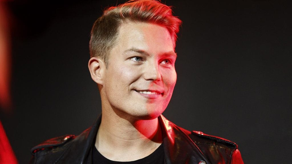 Cheek kertoo elämästään ja urastaan tänään ilmestyneessä kirjassa.