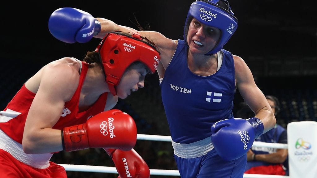 Mira Potkonen nappasi yllätysvoiton Katie Taylorista.