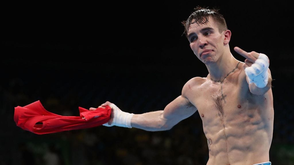 Pettynyt Conlan osoitti mielipiteensä ottelun jälkeen kansainvälisin käsimerkein.