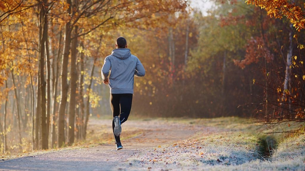 Mies heräsi joka aamu puoli viideltä.