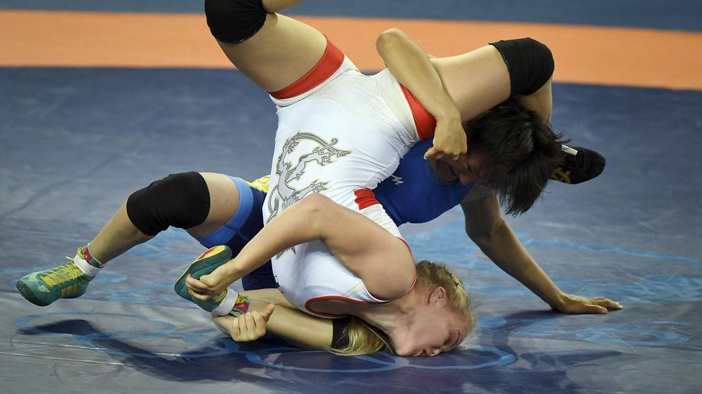 Petra Olli joutui kirgisialaisen karuun mankeliin puolivälierässä.