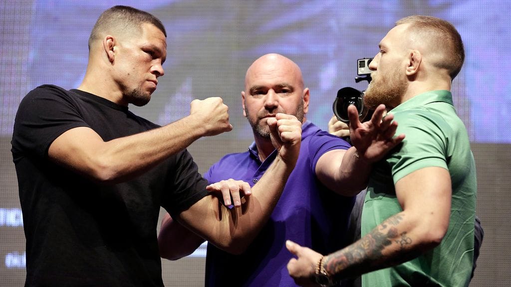 Nate Diaz ja Conor McGregor uhosivat toisilleen myös heinäkuussa. Välissä UFC-pomo Dana White.
