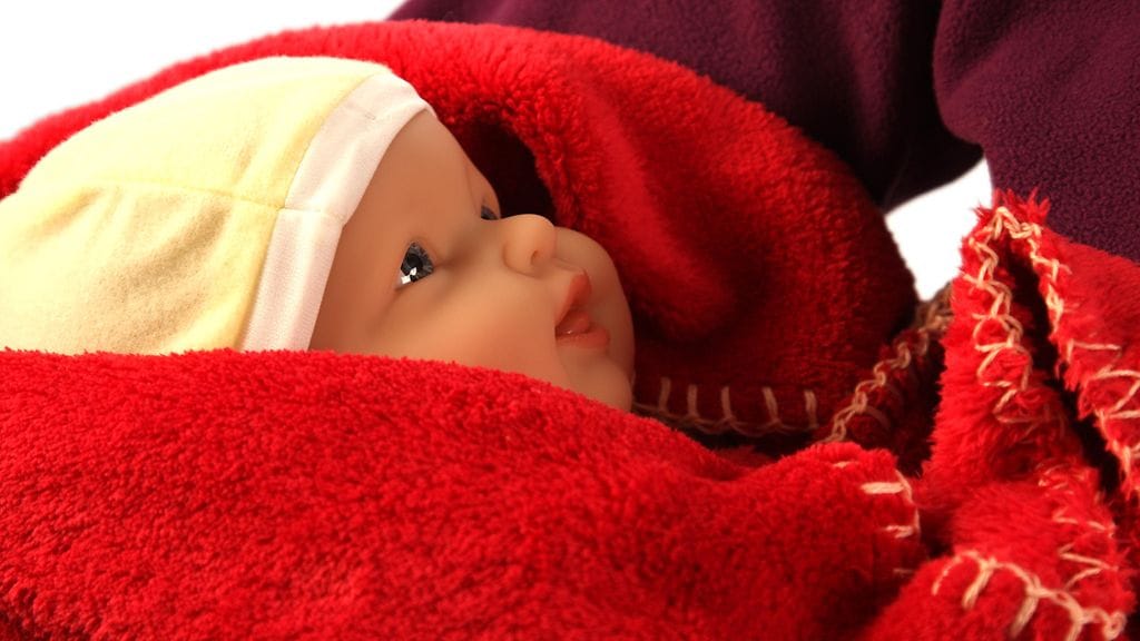 Tästä nukesta eron oikeaan vauvaan olisi kenties vielä huomannutkin.