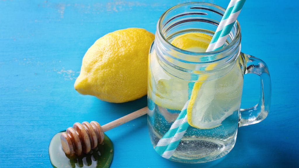 Sitruuna ja hunaja sisältävät monia terveellisiä ainesosia.