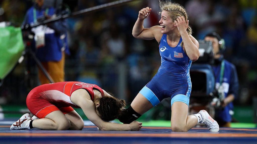 Helen Maroulis riemuitsee olympiavoiton ratkettua.