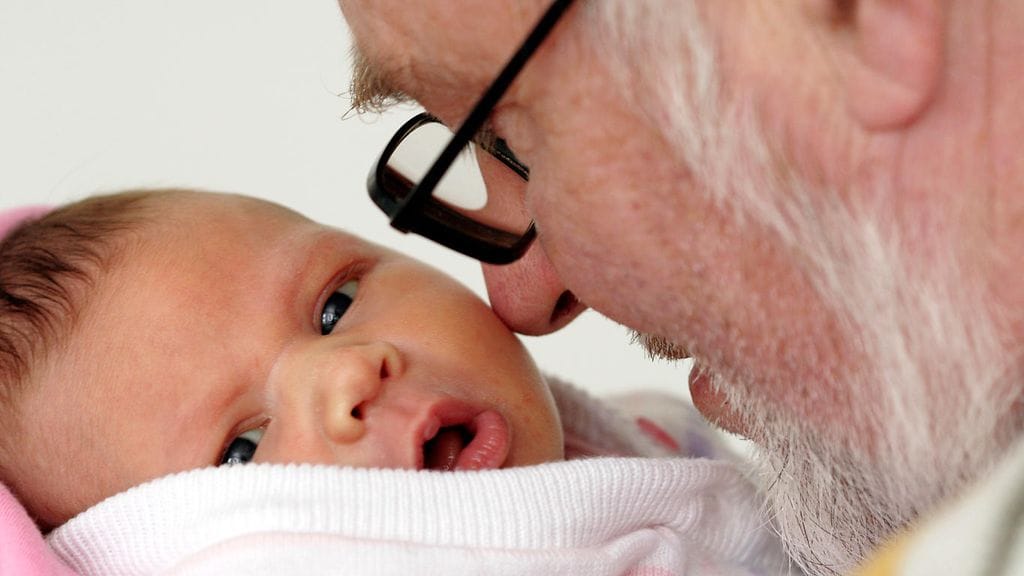 "Pappa hoiti tyttöä puolitoista vuotta, jotta hän olisi hieman vanhempi päiväkotiin mennessään", eräs lukijoista kirjoitti.
