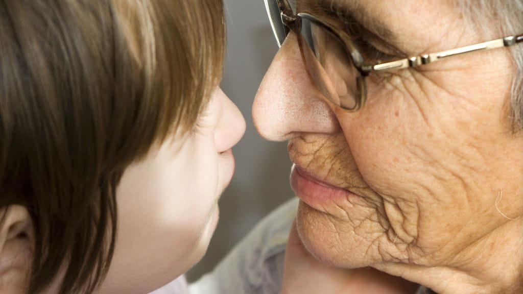 Isovanhemman ei kannata sotkeutua eroasioihin. Kuvituskuva.
