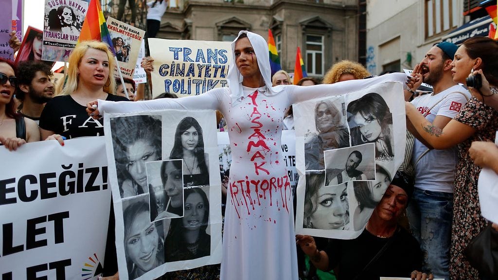 Mielenosoittajia Istanbulissa.