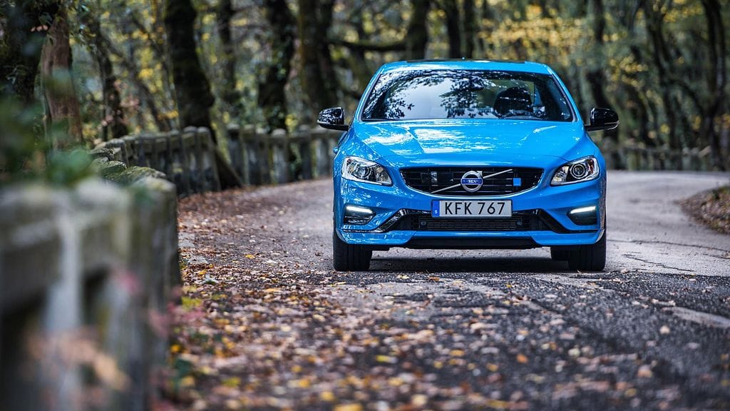 Kuvassa Volvo S60 Polestar.