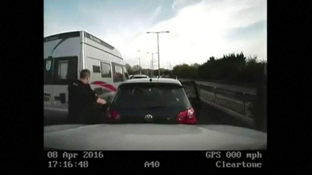 Poliisi sai 19-vuotiaan kaahaajan kiikkiin noin 6 kilometrin takaa-ajon päätteeksi.