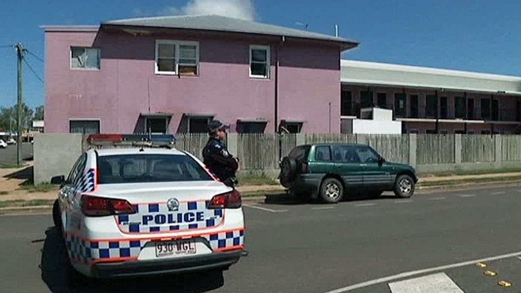 Miehen epäillään puukottaneen kaikkiaan kolmea uhria Home Hillissä sijaitsevassa hostellissa.