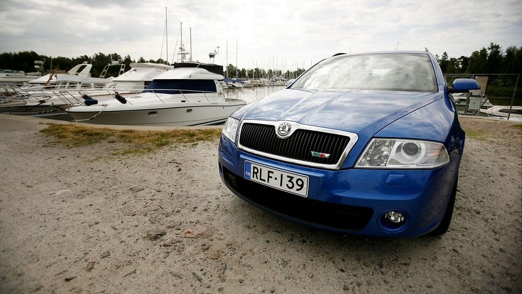 Kuvassa Skoda Octavia RS.