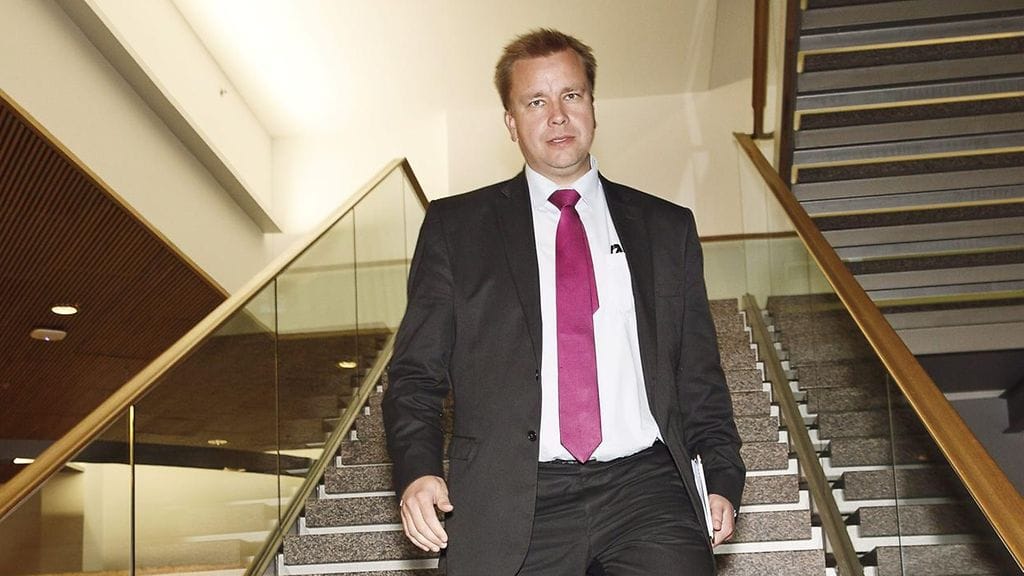 Keskustan ryhmänjohtaja Antti Kaikkonen ymmärtää keskustan kansanedustajien huolia alkoholiuudistuksesta, mutta lähtee siitä että sovitusta linjasta pidetään kiinni.