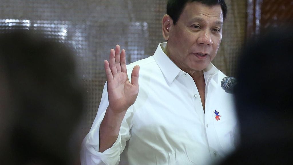 Räväköistä kommenteistaan tunnettu 
 Duterte on muun muassa kutsunut Yhdysvaltain edellistä presidenttiä Barack Obamaa "huoranpenikaksi".