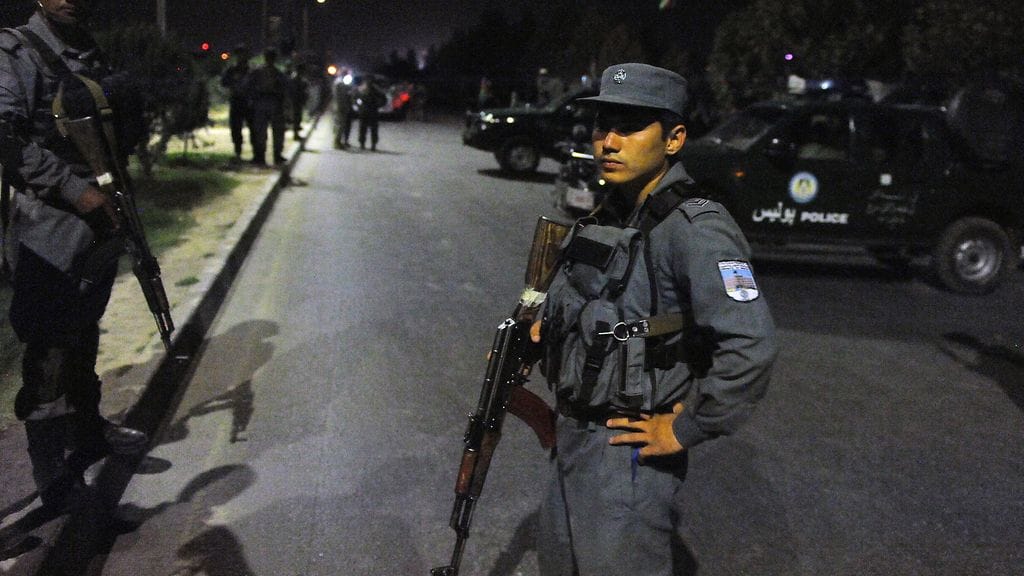 Oppilaita jäi hyökkäyksen ajaksi loukkuun luokkahuoneisiin, ja erikoisjoukot eristivät alueen.