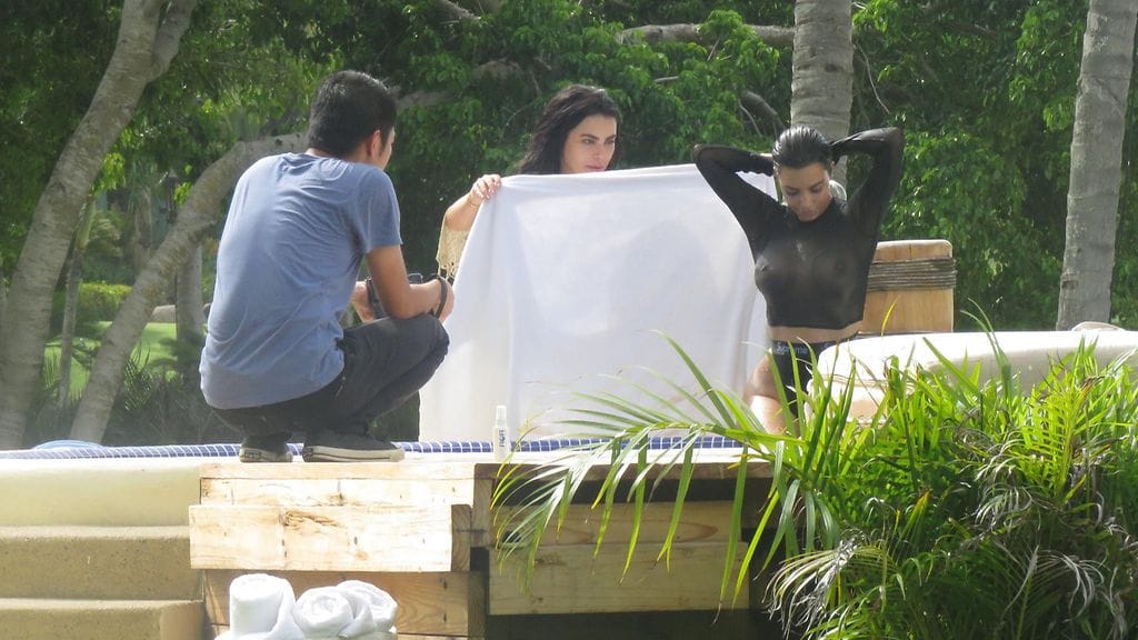 Kim Kardashian tits (2)