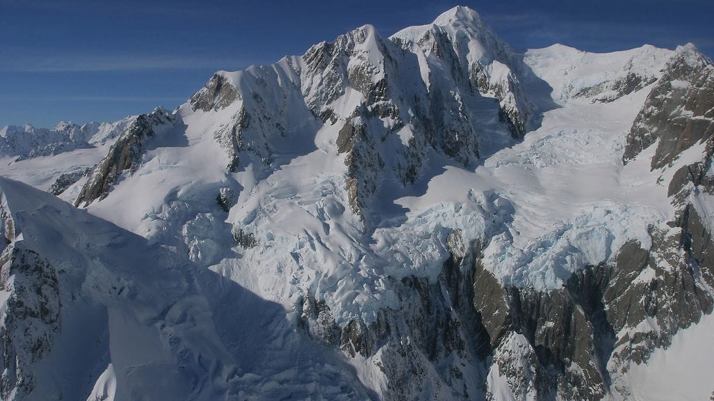 Maailmankuulu Routeburnin vaellusreitti sivuaa Etelä-Alppeja Uuden-Seelannin Eteläsaaren länsiosassa.