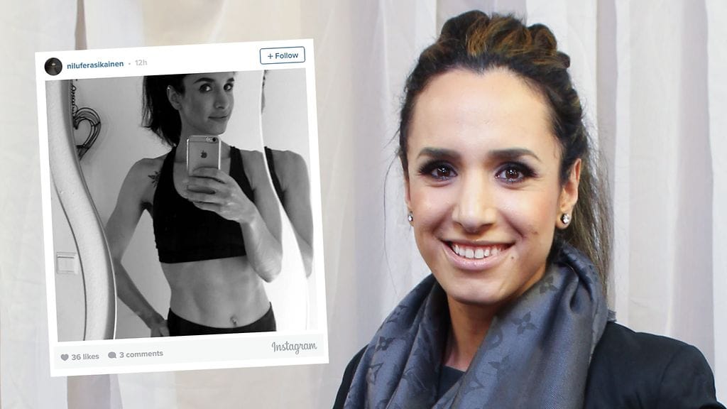 Nilüfer Asikainen on rautaisessa tikissä. Mustavalkoinen kuva kaapattu Instagramista.