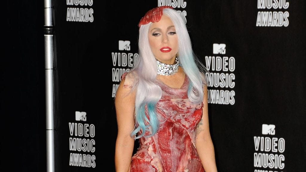 Lady Gagan liha-asu herätti laajalti keskustelua vuonna 2010.