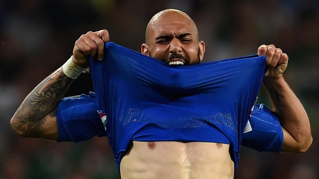 Rakkarimoka otti Simone Zazaa päähän.