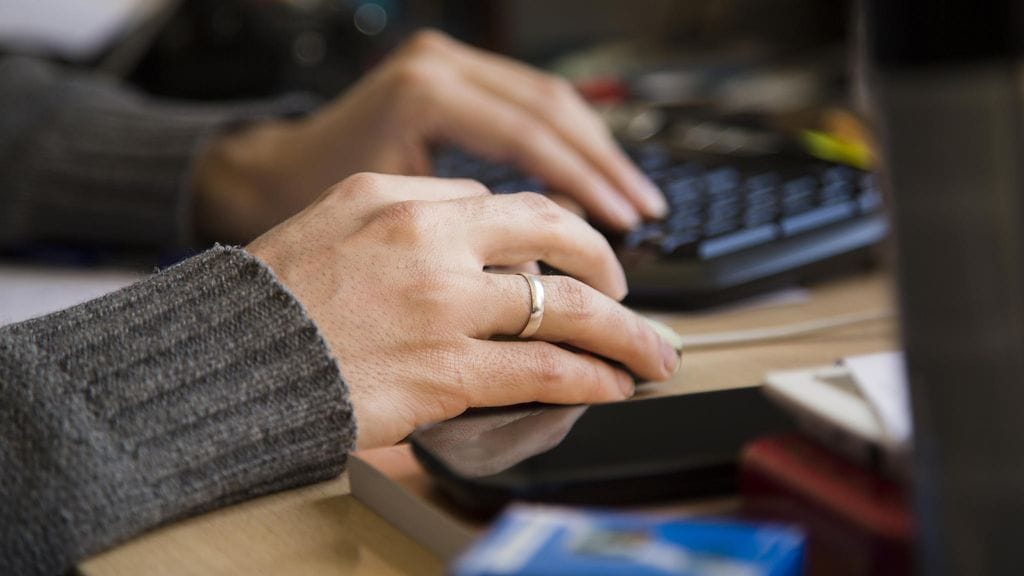 Kalliin kihlasormuksen käyttäminen voi aiheuttaa uraohjaajan mukaan kateutta, joka voi maksaa sinulle työpaikan.