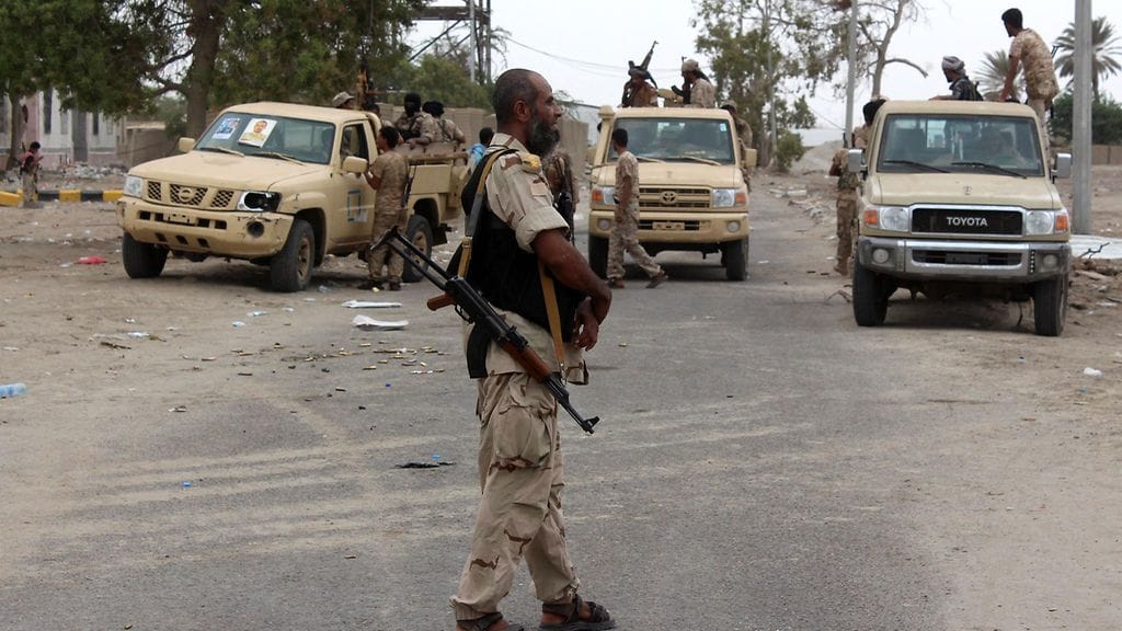 Jemenin joukkoja armeijan päämajan liepeillä Adenissa heinäkuussa. Kuvituskuva.