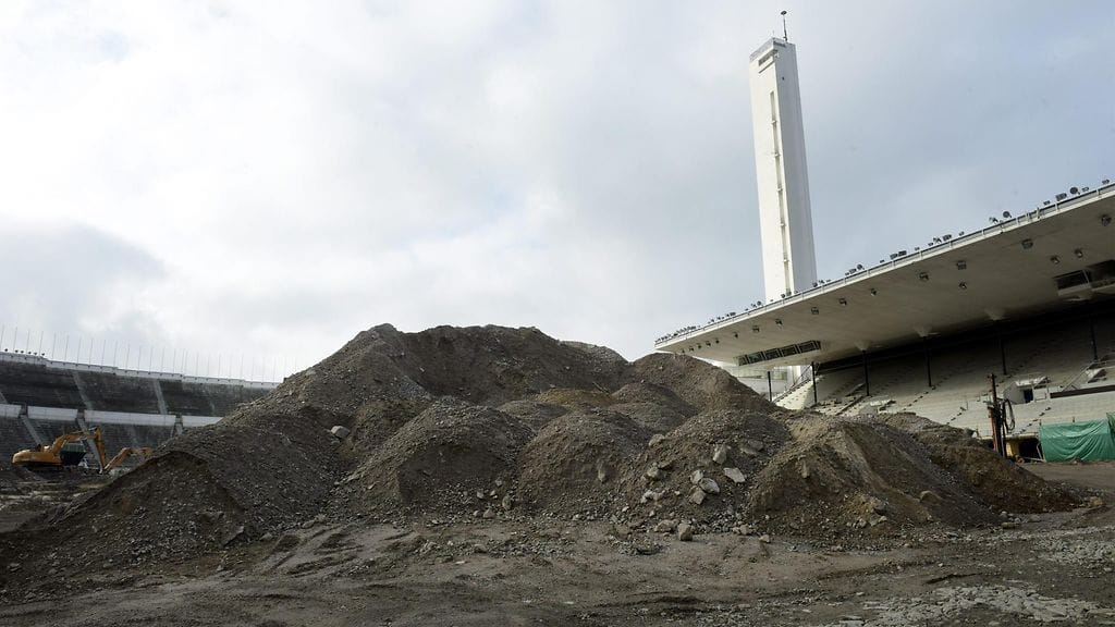 Helsingin Olympiastadion remontissa 23. elokuuta 2016.