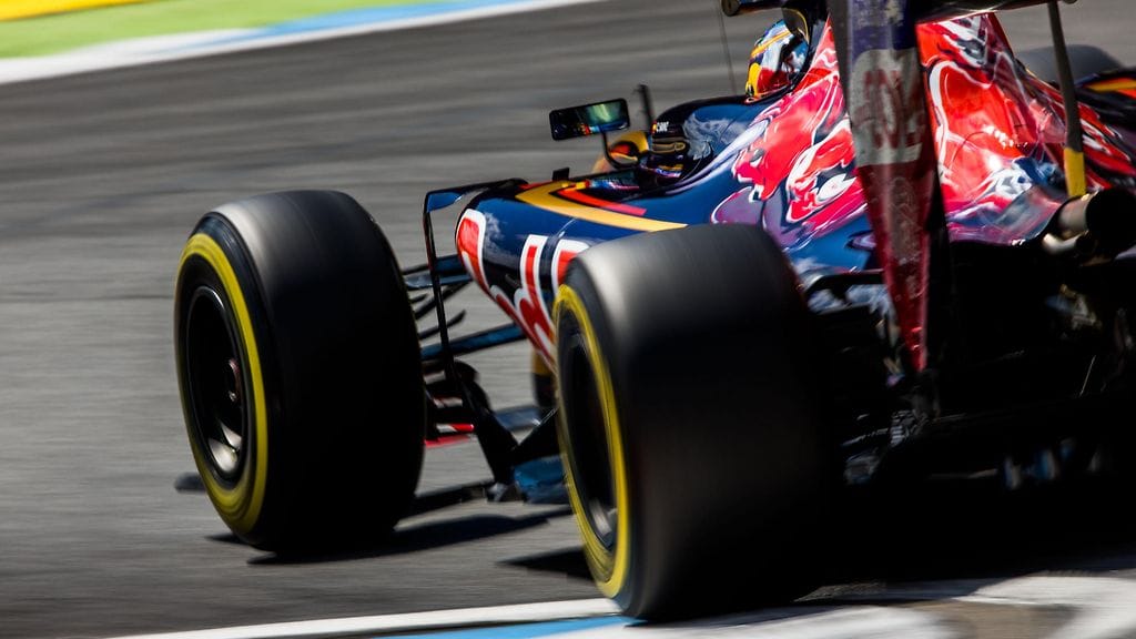 Carlos Sainz vauhdissa Toro Rossollaan.