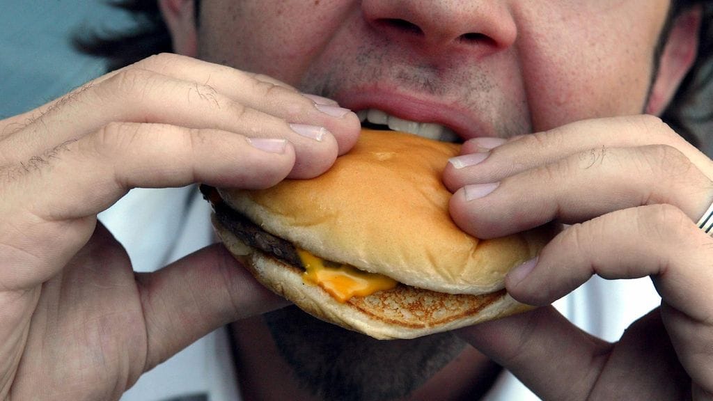 Suolainen ja rasvainen ruoka voi saada aikaan krapulaisen tilan.