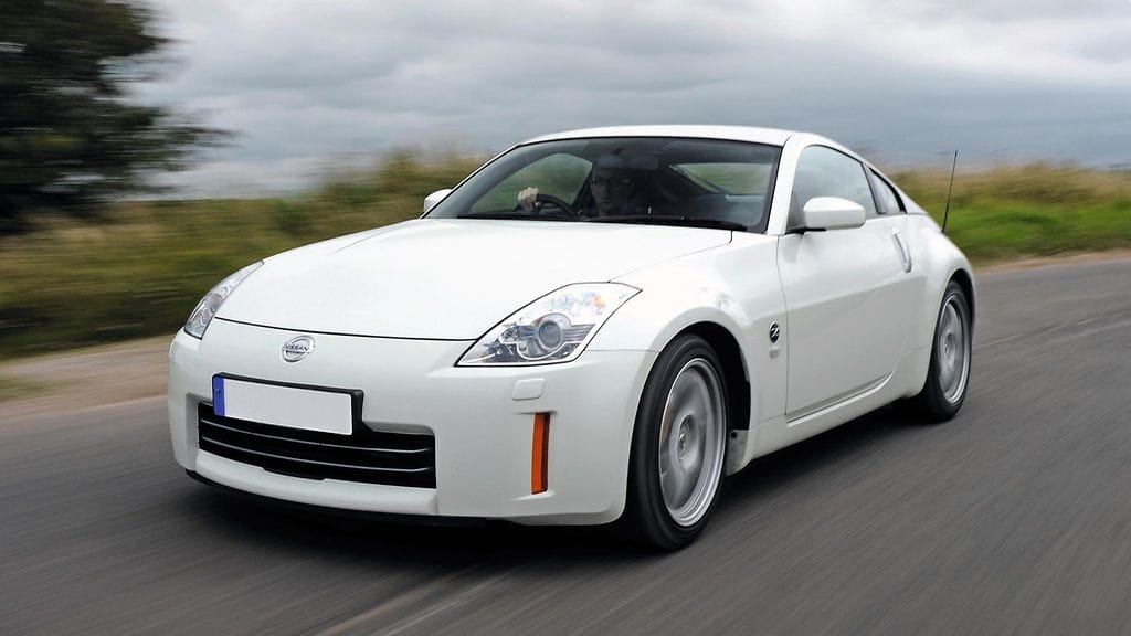 Tämä Nissan on samaa 350Z-mallia, kuin videossa esiintyvä auto.