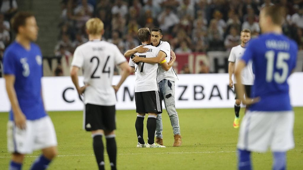 Schweinsteiger Bastian 2016 Suomi fani selfie