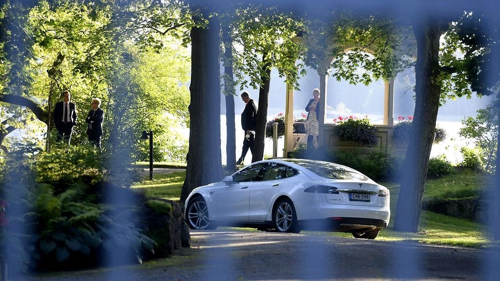 Maatalous- ja ympäristöministeri Kimmo Tiilikainen, perhe- ja peruspalveluministeri Juha Rehula ja hallituskauden puolivälissä salkun ottava kansanedustaja Annika Saarikko pääministerin virka-asunnolla Kesärannassa Helsingissä 31. elokuuta 2016.