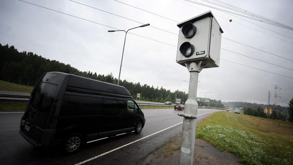 Poliisin nopeusvalvontakamerat välähtivät yli 4000 kertaa vuorokaudessa.