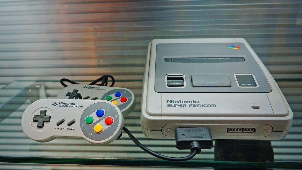 Super Nintendo Entertainment System tunnetaan Japanissa Super Famicomina.