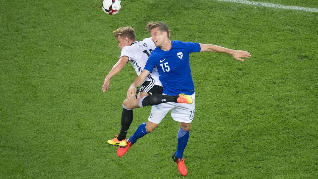 Markus Halsti (oik.) elementissään viime viikon Saksa-kamppailussa.