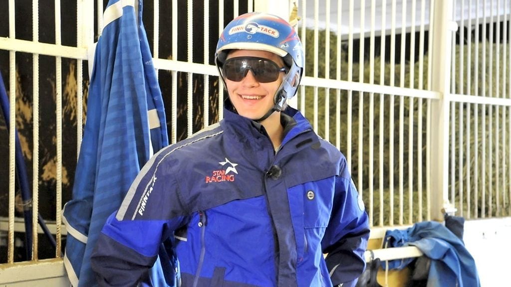 Kasper Björkqvist saa kokea lähtöauton takana oikean ravilähdön vauhtia ja tunnelmaa.