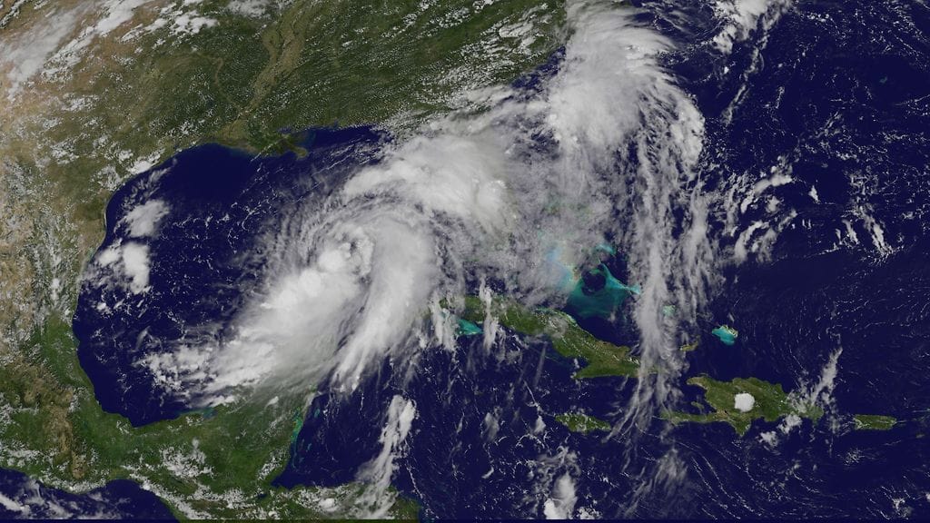 Trooppinen myrsky on voimistunut hurrikaaniksi Floridan lähistöllä.