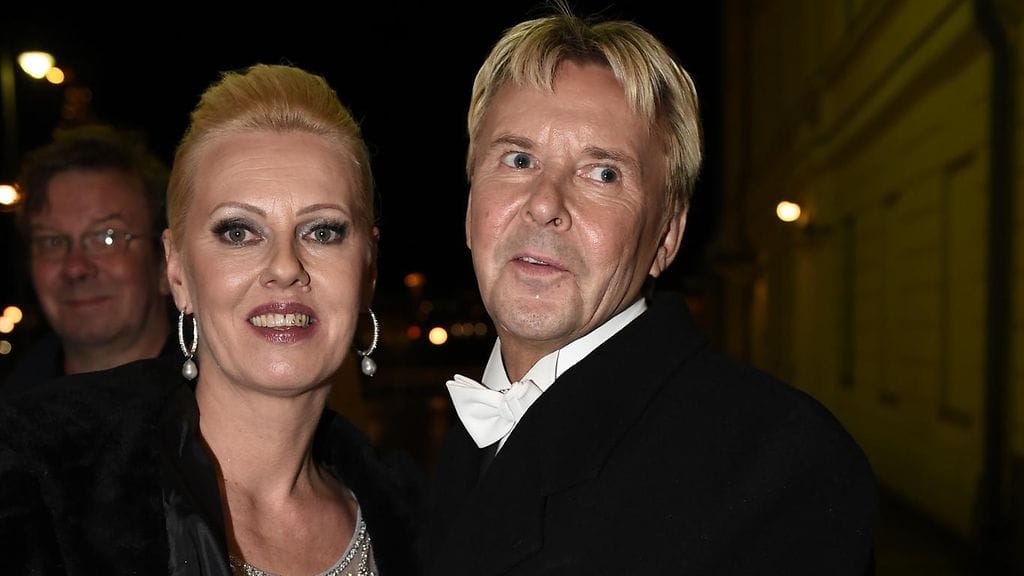 Matti ja Pia Nykänen saapuivat Linnan juhliin 6. joulukuuta 2015.