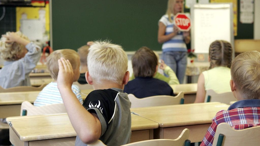 Asiantuntijan mukaan vanhempien kilpailuhenkisyys ja älylaitteet heikentävät lasten fyysista suorituskykyä, mikä heijastuu osaltaan myös oppimiseen.